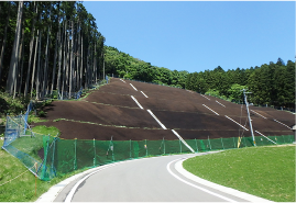 植生基材吹付工